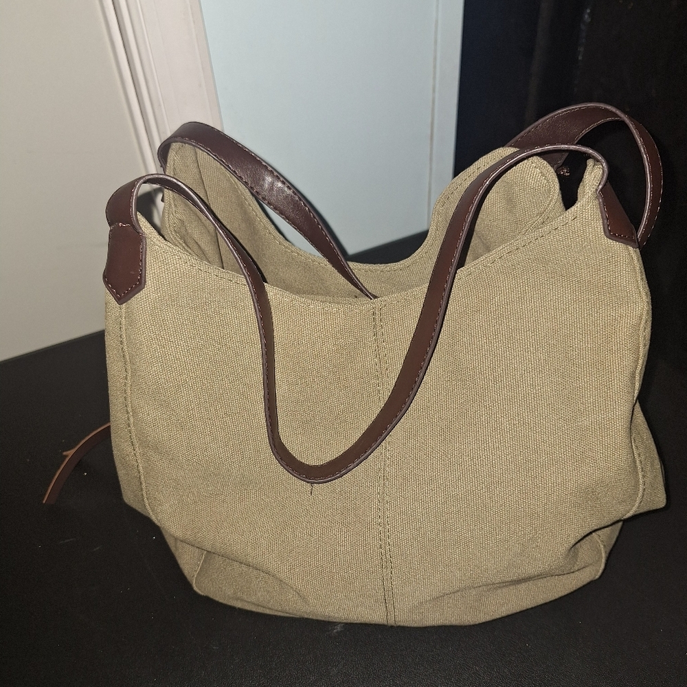 K2 CLASSIC Elegant Tan Tote Bag with Brown Accents**